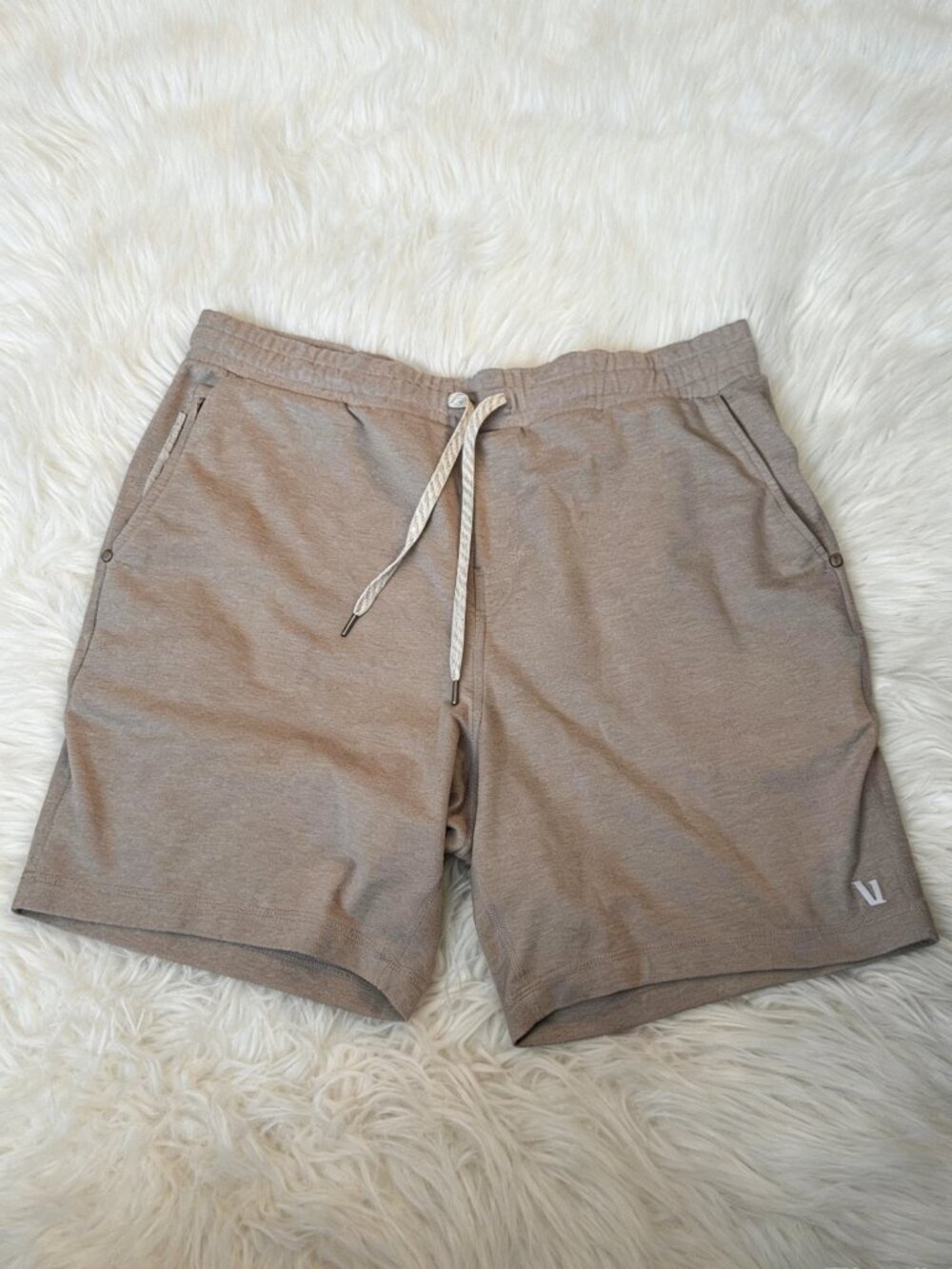 Vuori mens shorts size XL